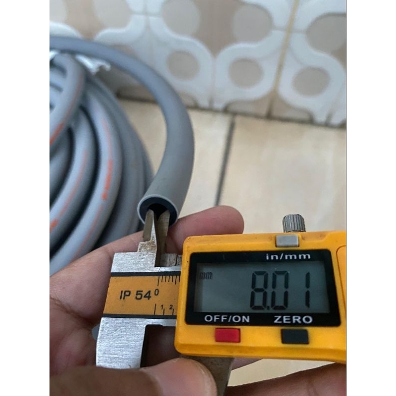 SELANG SOLAR DAN BENSIN MOBIL WARNA ABU LUBANG 8mm PANJANG 1 METER