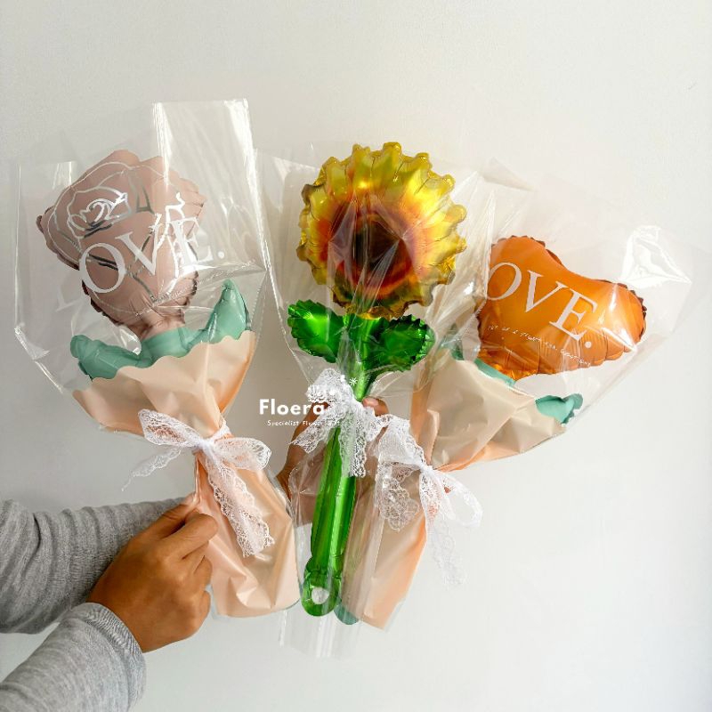 Buket Balon Foil Bentuk Love dan Bunga Floera