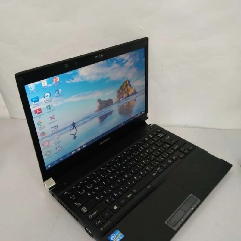 Laptop Toshiba Dynabook R732 core i5 Gen3 4gb/320gb Bagus
