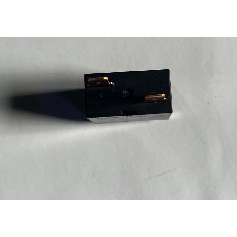 relay 12v dc merek omron 20A