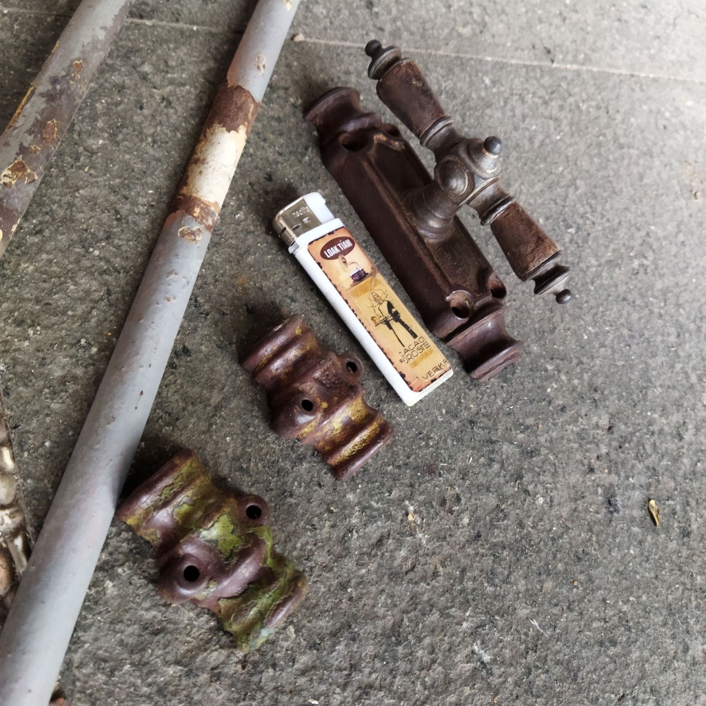 Pajangan Vintage Handle Kunci Slot Jendela Lawas