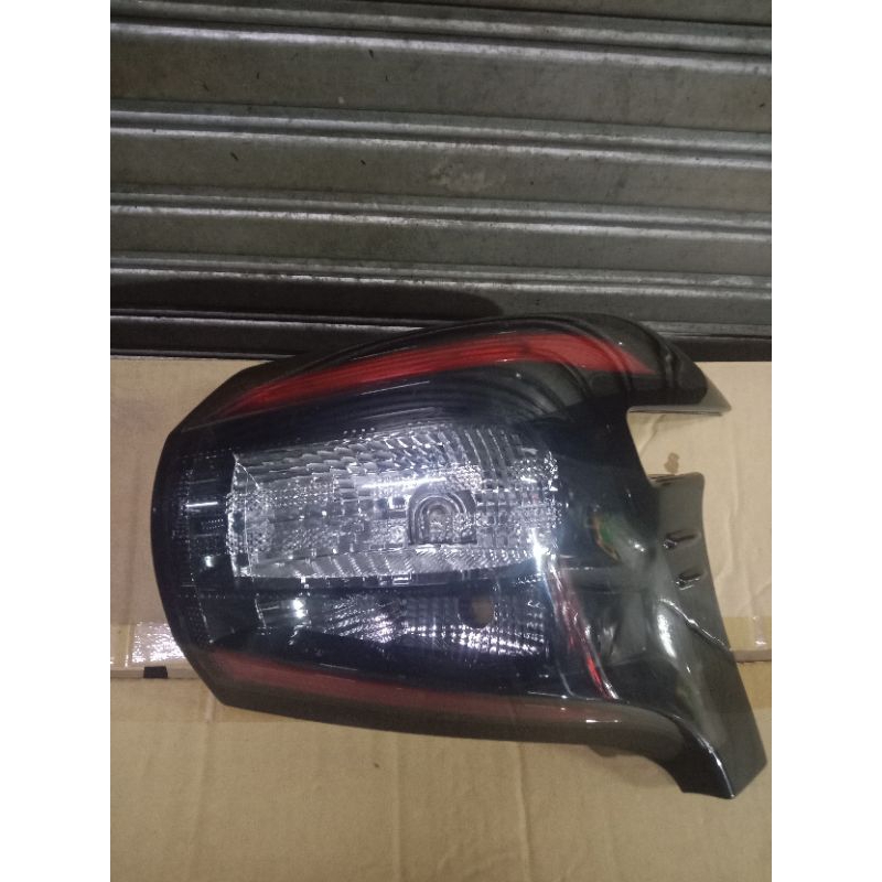 stoplamp lampu belakang toyota sienta tipe Q