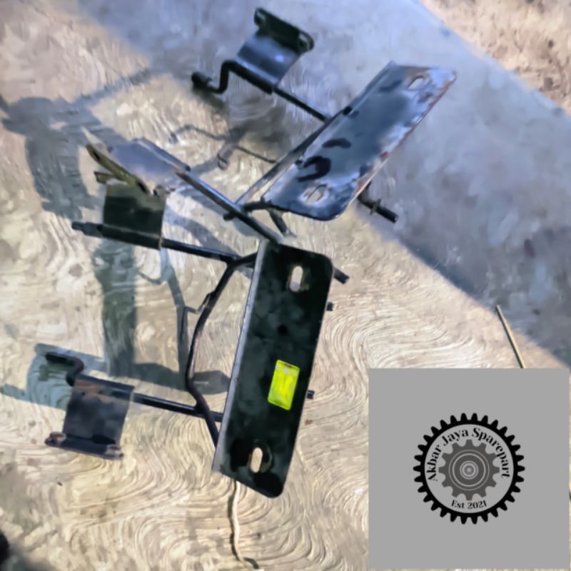 Breket/Pangkon Dudukan Lampu Depan MP Megapro Primus (Original)