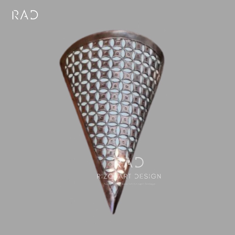 Lampu dinding tembaga antik