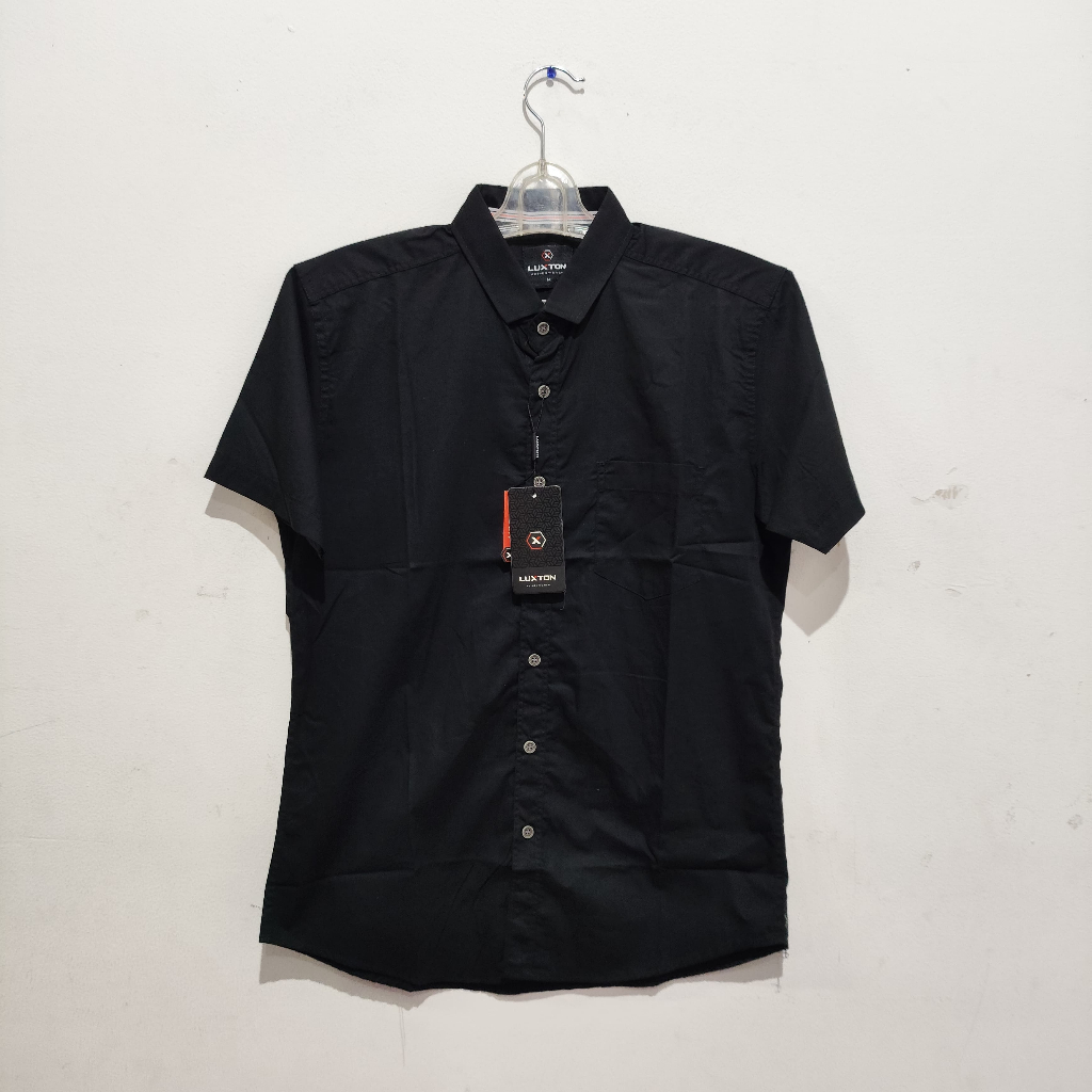 LUXTON Kemeja Polos Pria Hitam Slim Fit Lengan Pendek LXDCRDS01