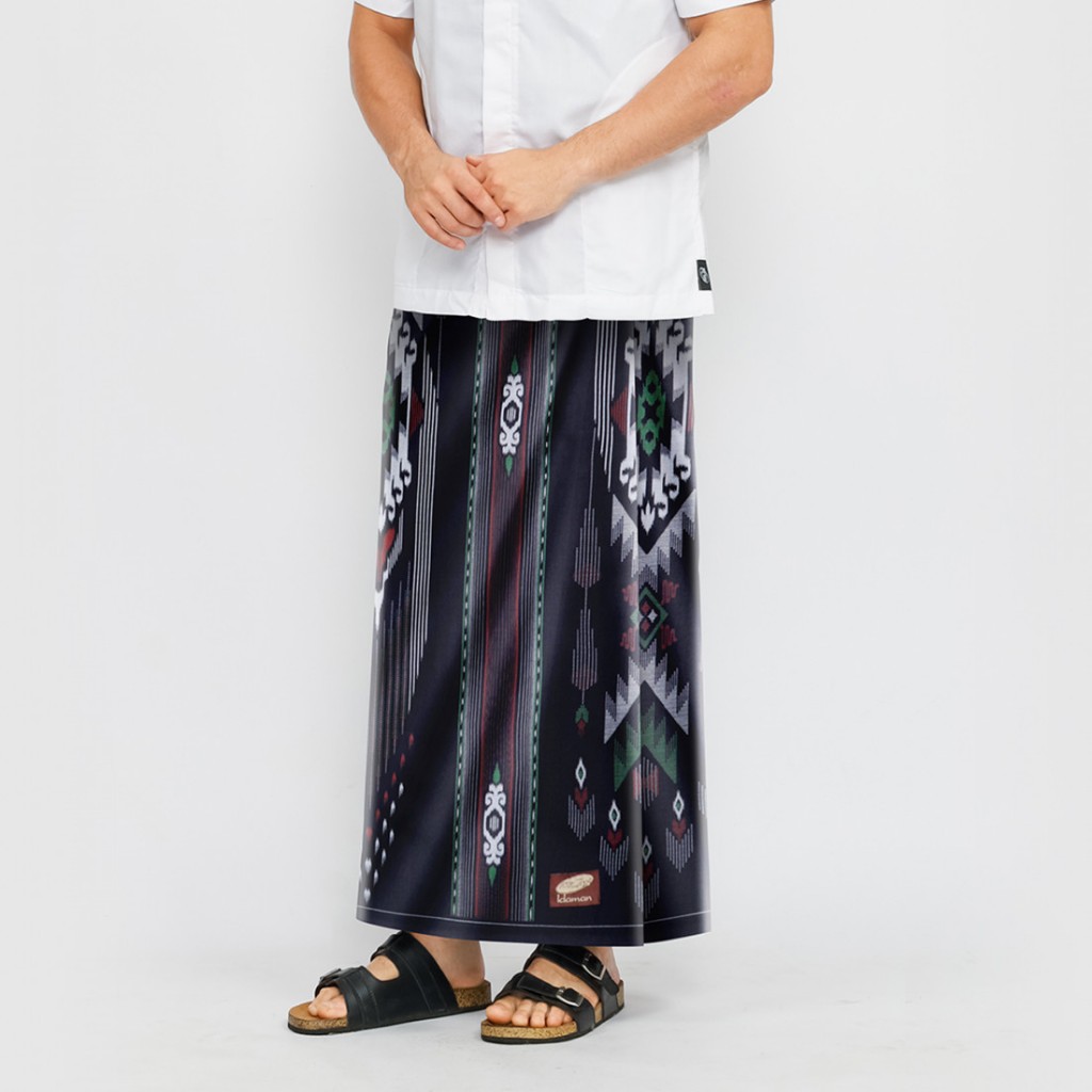 Sarung Atlas Idaman Kembang warna hitam warna putih seri warna ukuran dewasa