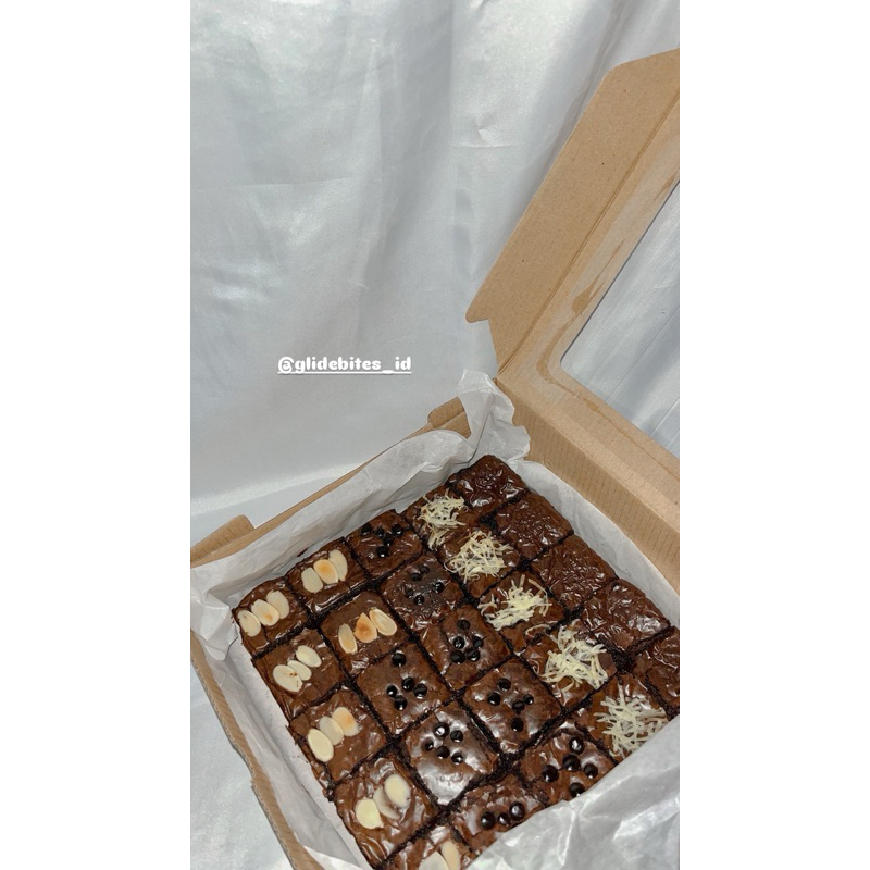 

FUDGY BROWNIES 20x20