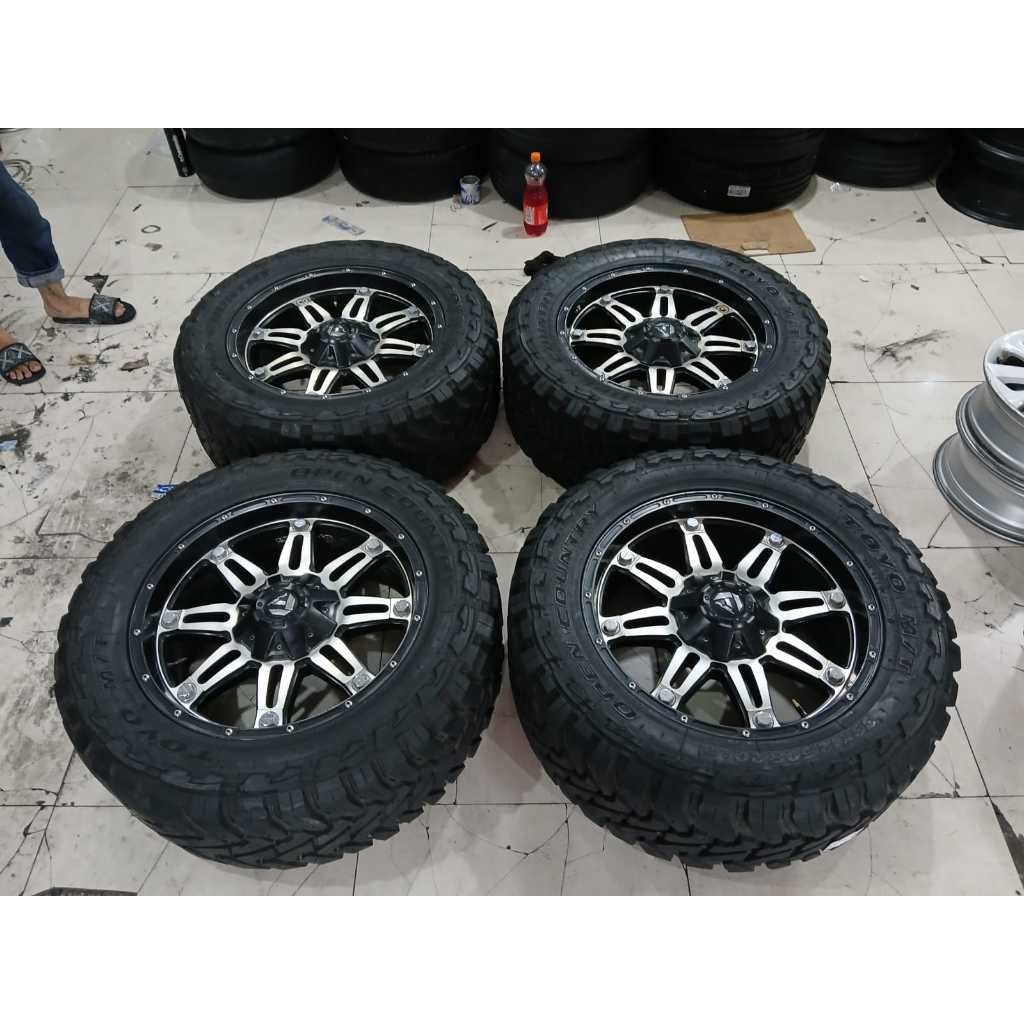 VELG MOBIL BEKAS FUEL RING 20 LEBAR 9 PCD 10X127-139 ET 14 +BAN TOYO M-T 33 X12,5 R20 VELG UNTUK MOB