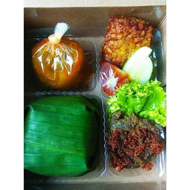 

nasi box, nasi kotak, nasi besek isi daging empal