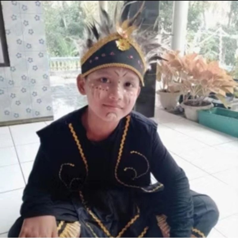 aksesoris tari adat papua