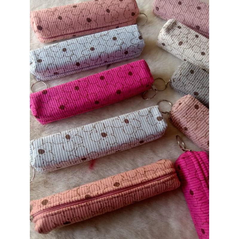 

Tempat pensil kain motif bunga