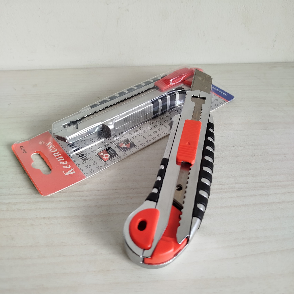 

(FREE 5 MATA)Pisau Cutter Stainless Anti Karat Steel Baja Pemotong Kertas Multifungsi Tajam Dan Kuat
