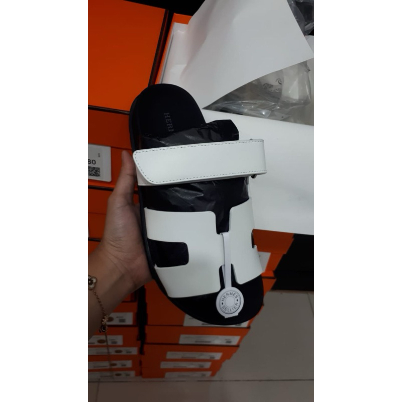 LINK ORDER CHYPRE WHITE SANDAL