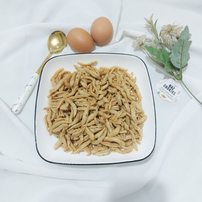 

Kue Bawang / Keripik Bawang / stik bawang