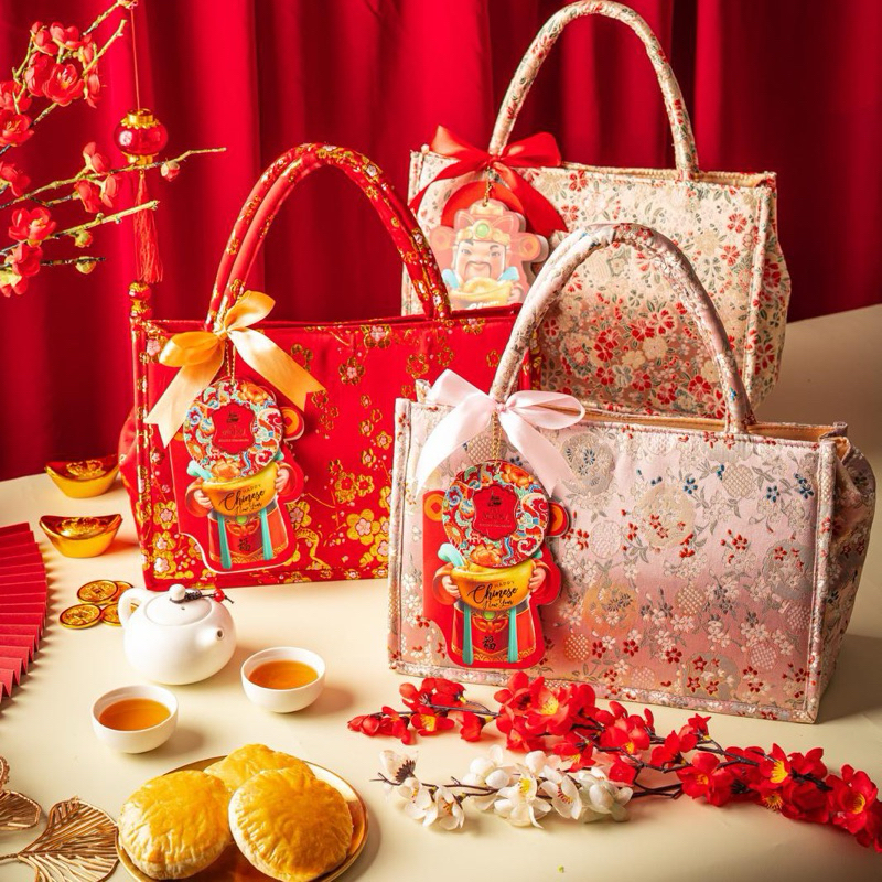 

Pia Mau Chinese New Year Hamper - Daisy Silk Handbag