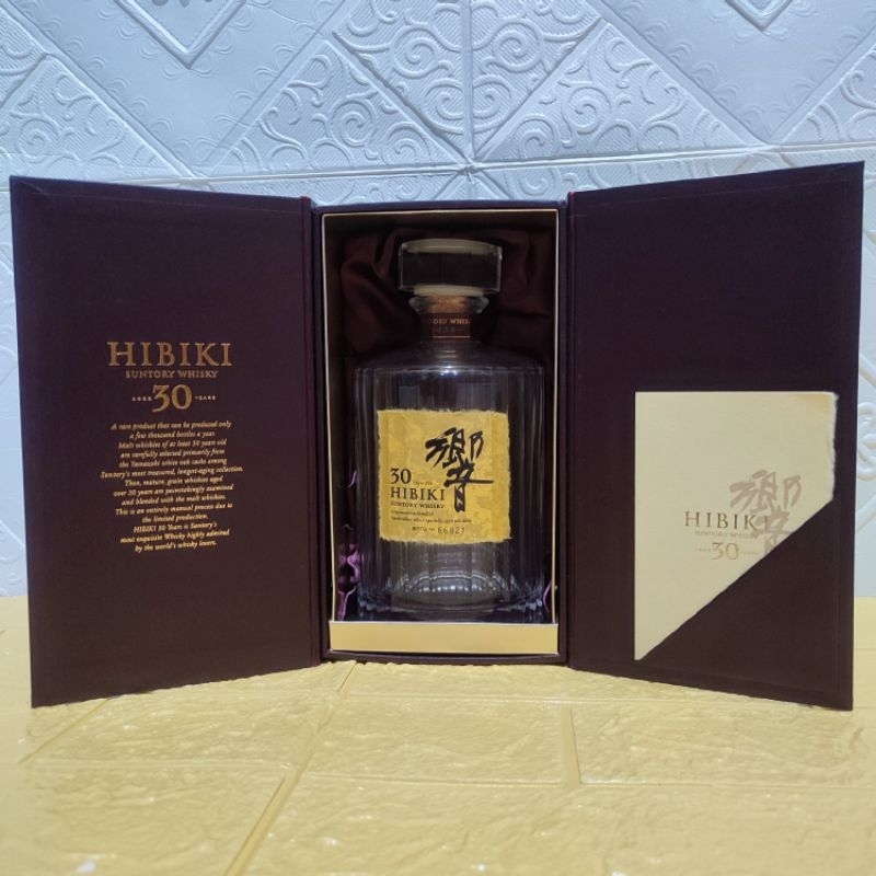 koleksi botol HIBIKI 30