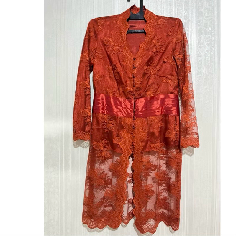 Preloved Kebaya Brokat Puring Merah Bata