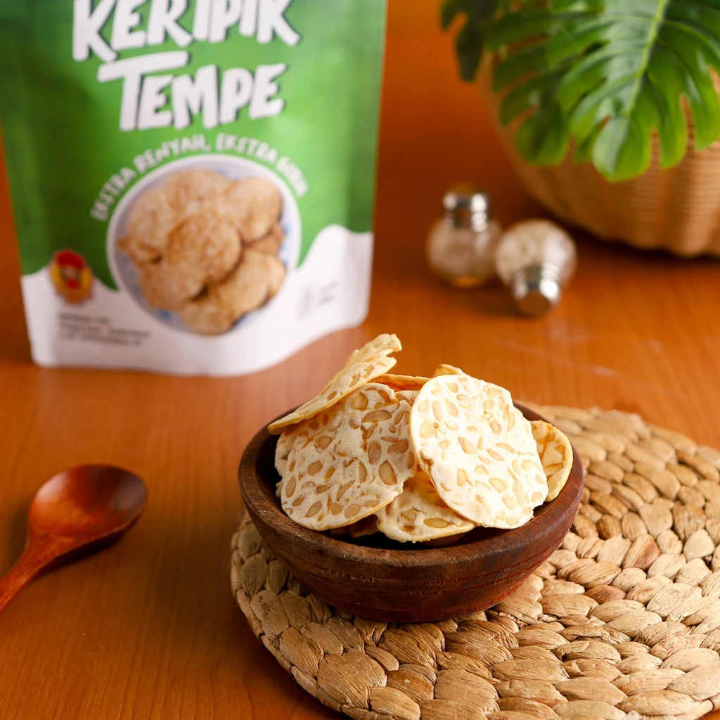 

makanan ringan cemilan nonton keripik tempe sagu renyah asin gurih nagih rasa original kemasan 50 gram