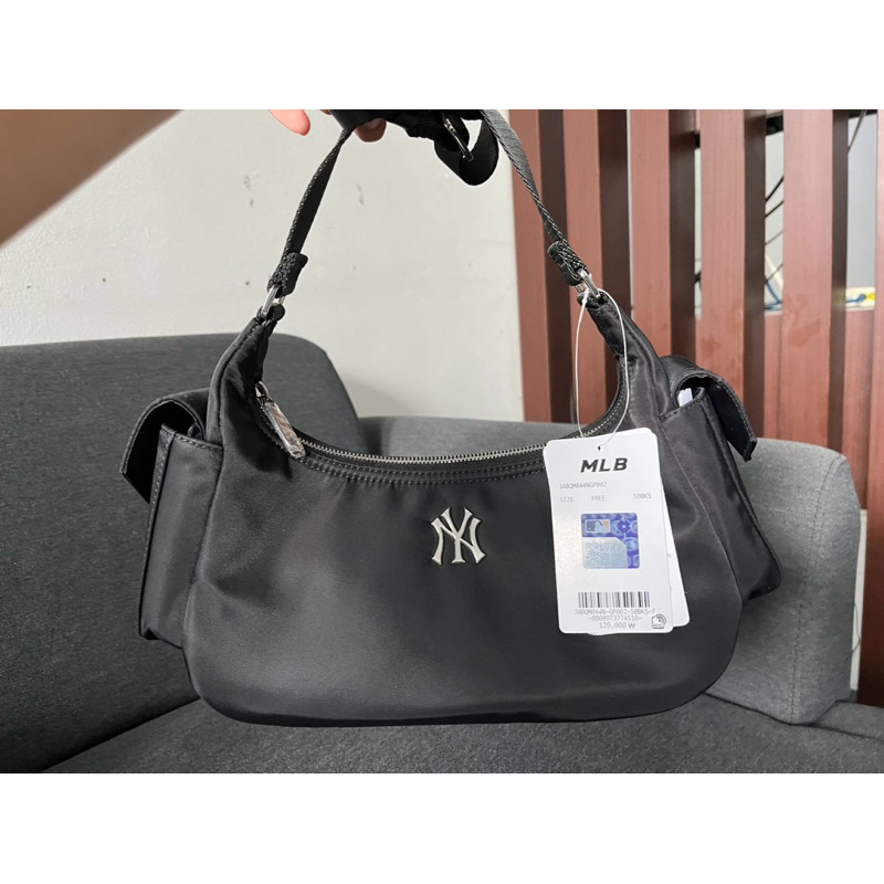 MLB KOREA - Basic Nylon Pocket Hobo Bag NY