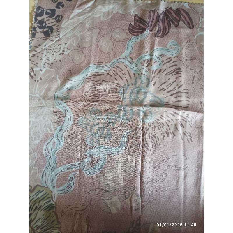 Preloved kana scarf wearing klamby