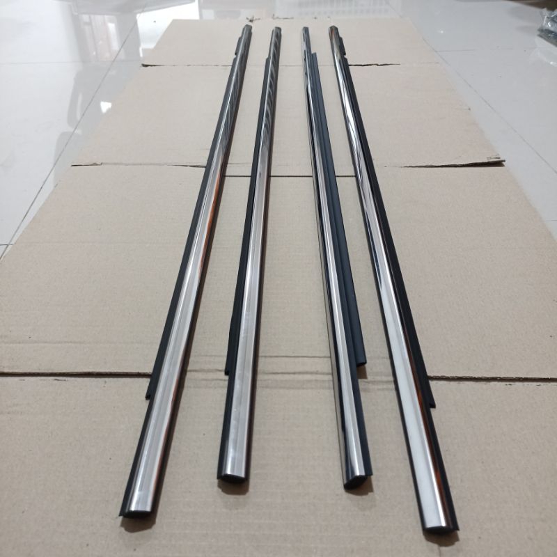 Pelipit kaca List kaca luar Avanza 2022 up Original