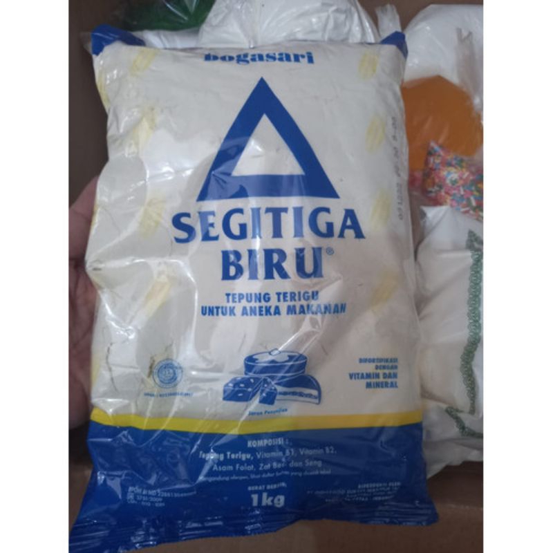 

Segitiga Biru Tepung Terigu untuk Aneka Makanan 1kg