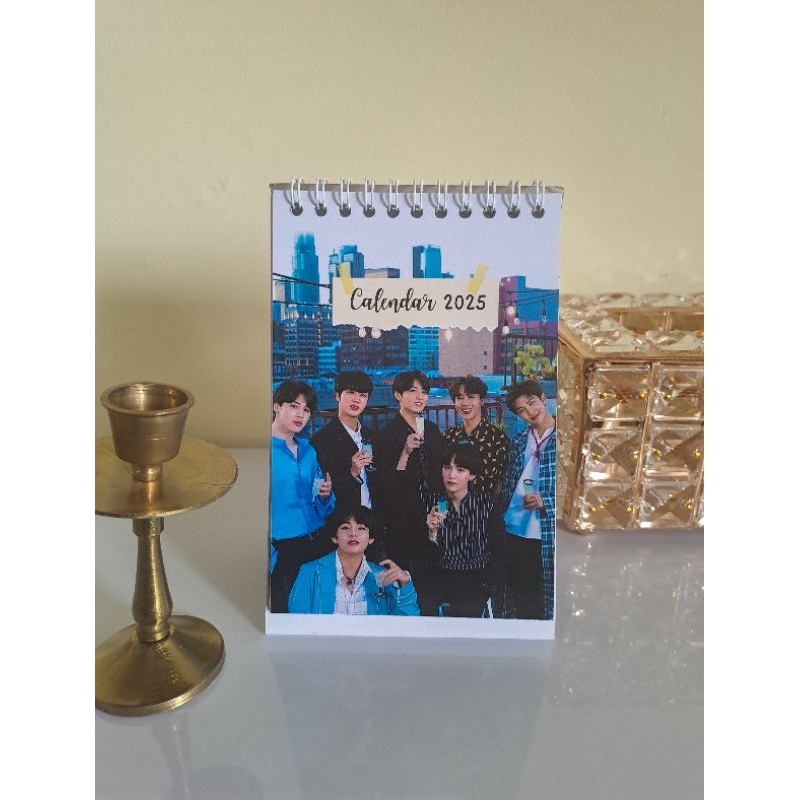 

Kalender duduk BTS