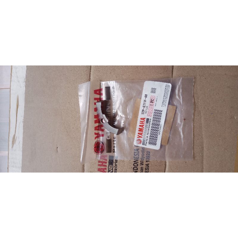 Plate Penahan Noken As Gigi Sentrik Original genuine Yamaha Juputer z vega r Crypton / 5TP-E111F-00