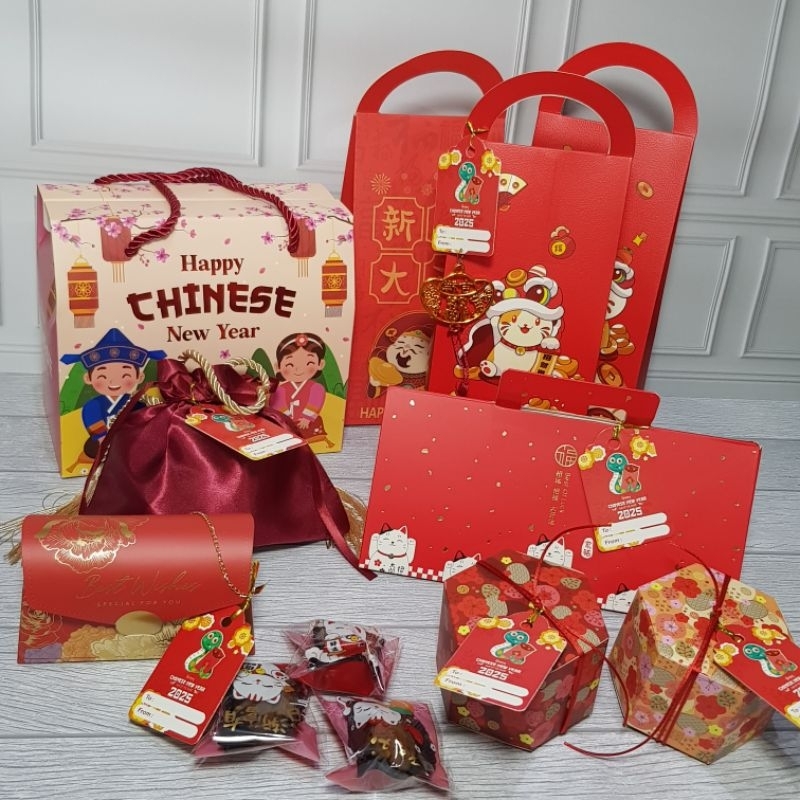 

Hamper kue Imlek CNY banyak varian dan sdh include isi kue rhumball