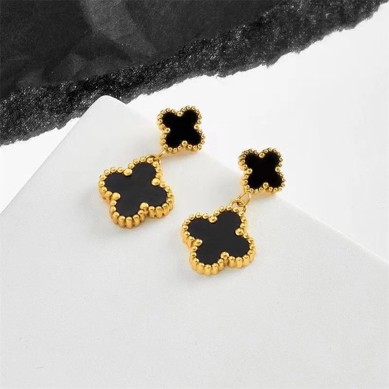 Anting Titanium Clover Anti Karat Tidak Alergi Warna Gold Giwang