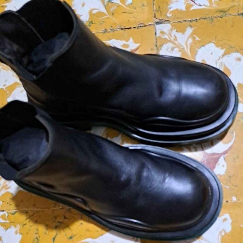 Sepatu Bot Chelsea Bottega Veneta