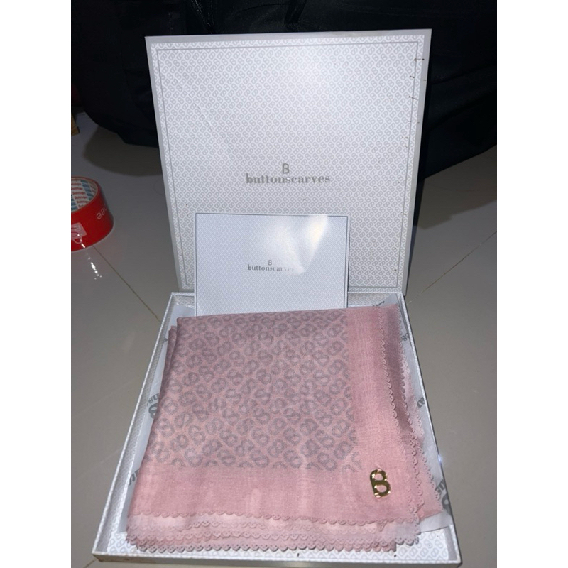 PRELOVED THE TAPIS SQUARE - TEA ROSE BUTTONSCARVES RARE ITEM