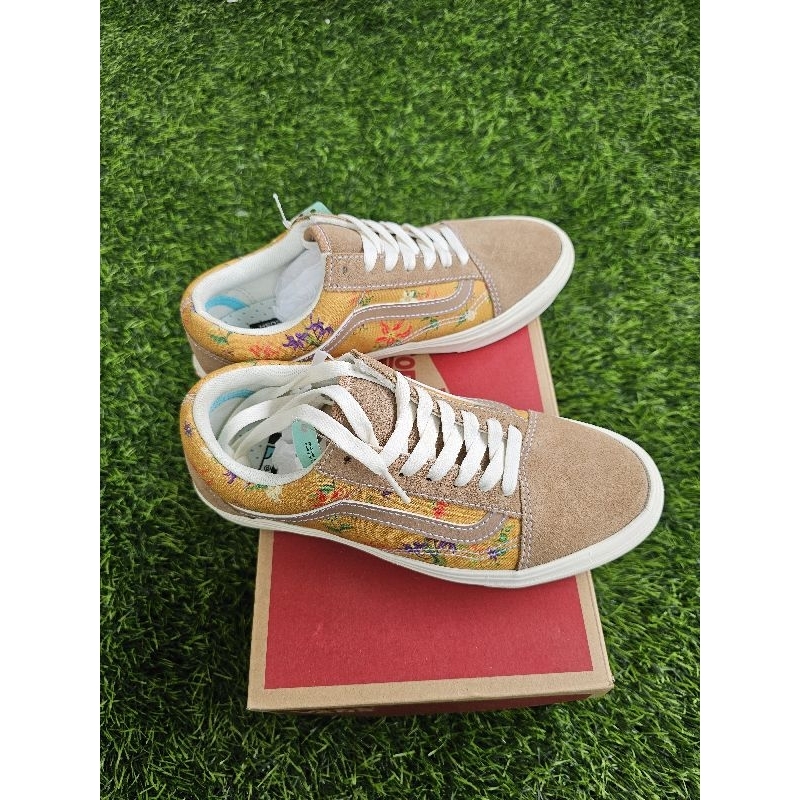 Sepatu vans comfycush old skool fatal flower size 37