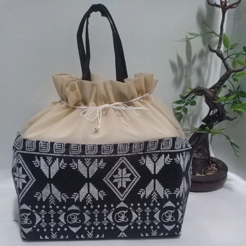 

Tas hajatan spunbound serut TEBAL batik 22