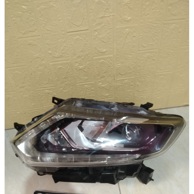 headlamp Nissan Xtrail 2016