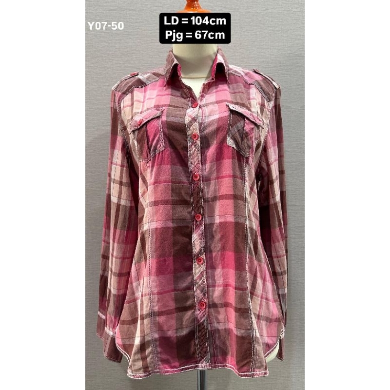 Y07-50 PRELOVED KEMEJA WANITA LENGAN PANJANG KOTAK-KOTAK MERAH SIZE XL MINUS