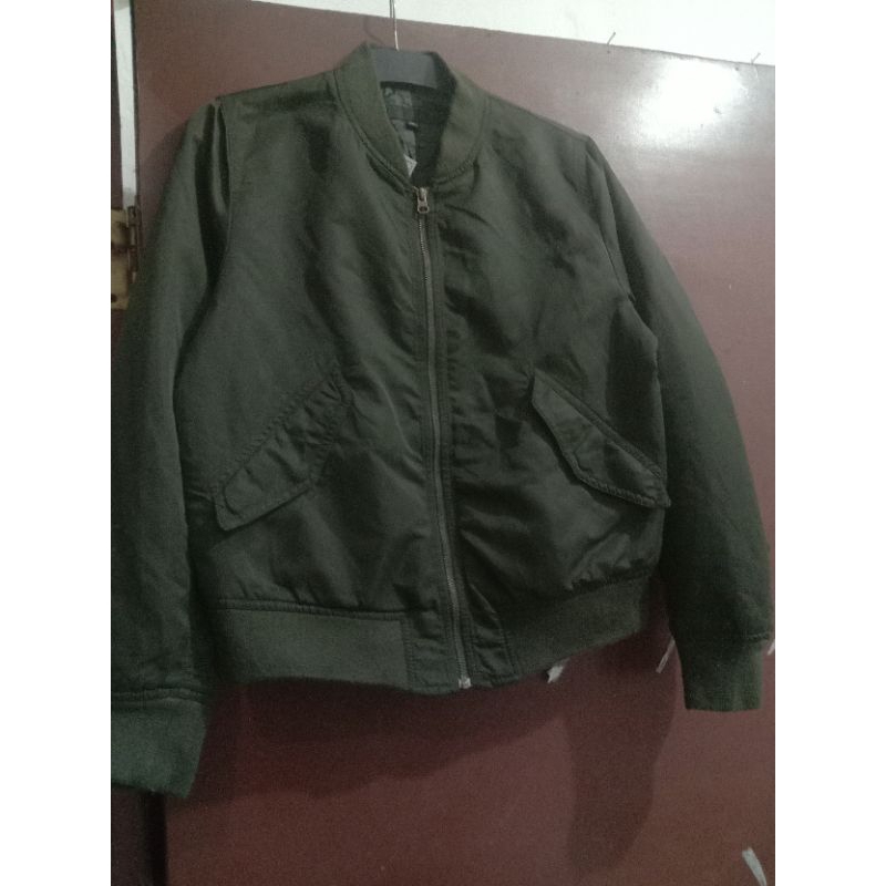 jaket bomber uniqlo