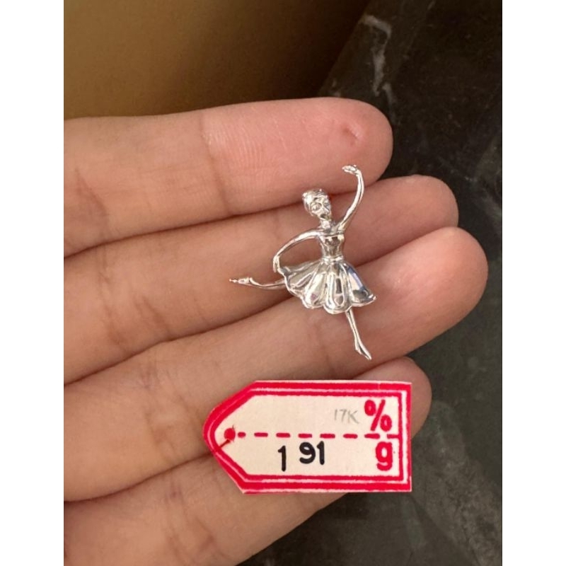 Liontin emas 75 balerina
