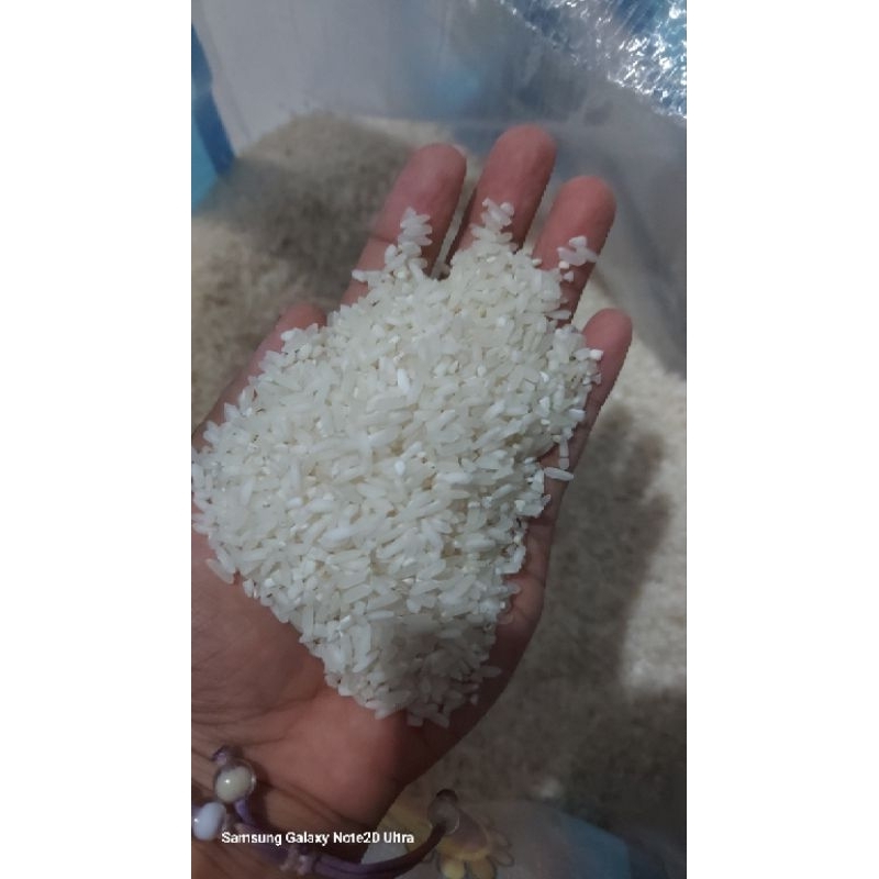 

Beras 1 kg /beras premium / beras merek bungan