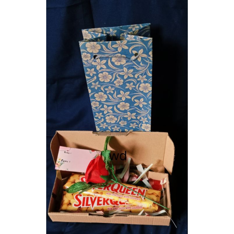 

hampers /gift box/ kado/ hadiah ulang tahun unniversari wisudah dll