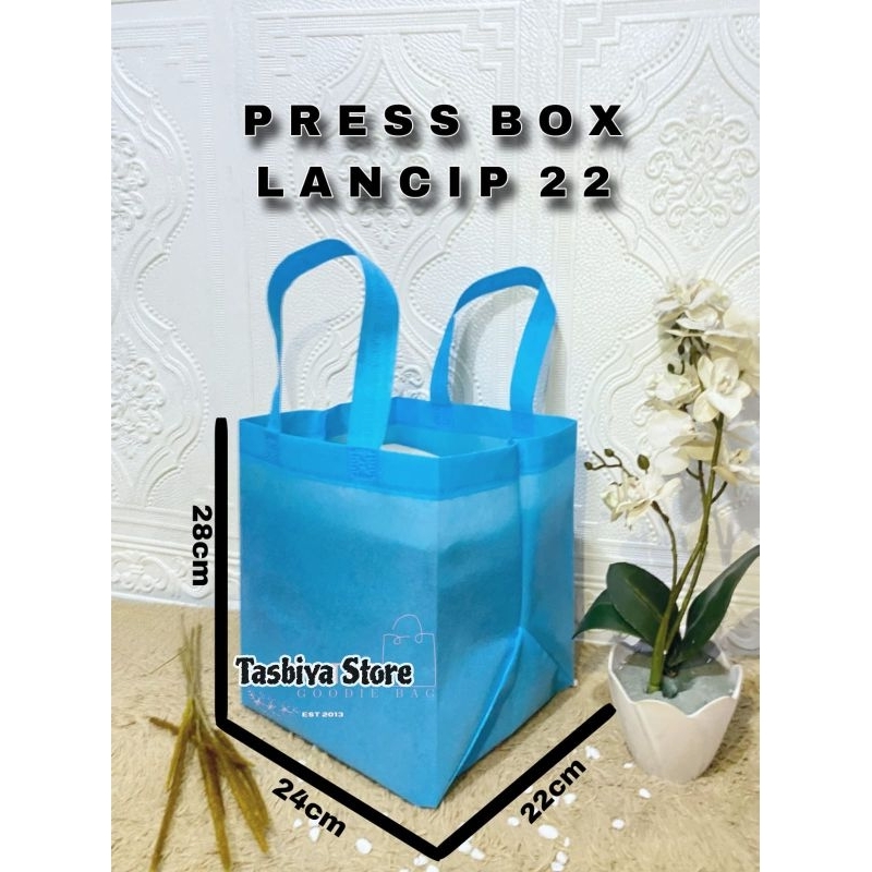 

Tas Hajatan Spunbond Model Press Box Lancip / Tas Hampers / Goodie Bag / Tas Souvenir (1 Lusin / 12 pcs)
