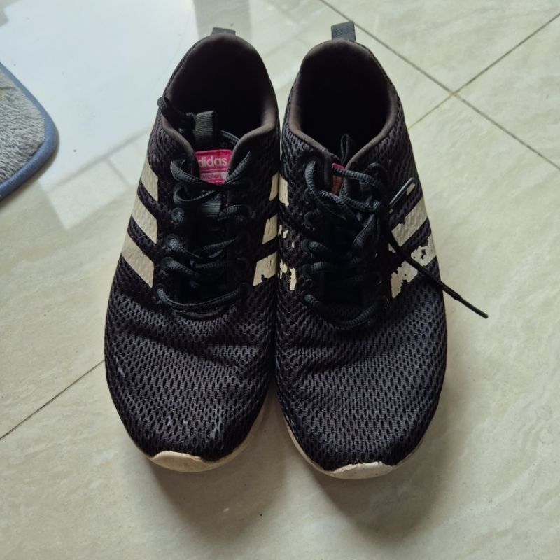 sepatu lari adidas
