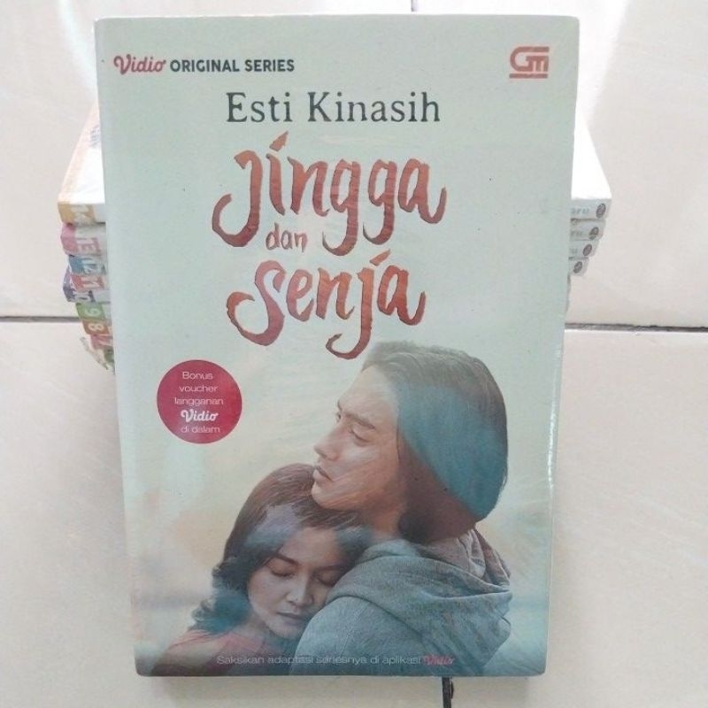 Jingga dan Senja by Esti Kinasih