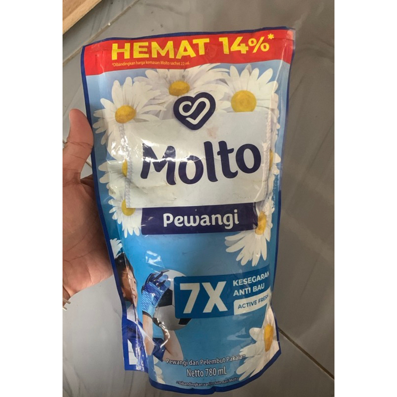 Molto pewangi pakaian 1,6 liter
