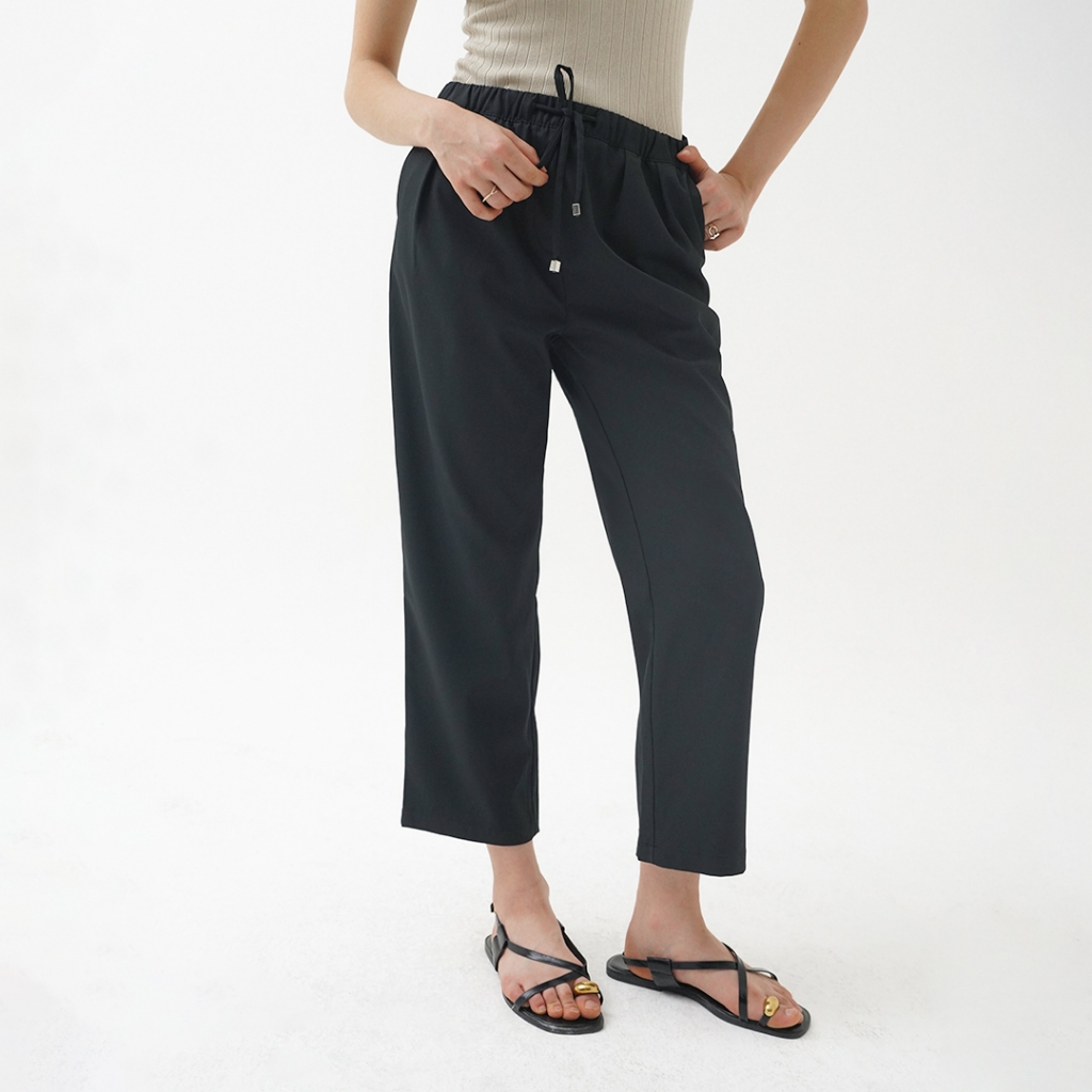 Mississippi Straight Fitting Darted Trousers Celana Wanita Panjang LIN000580M Hitam