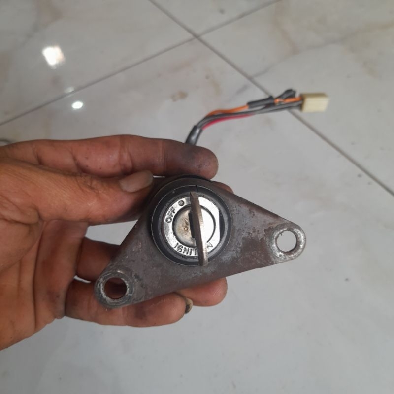 BREKET PANGKON KUNCI SET SUZUKI A100 BEKAS ORIGINAL