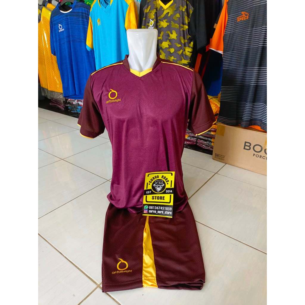 STELAN JERSEY BOLA DAN FUTSAL ORTUSEIGHT MAROON