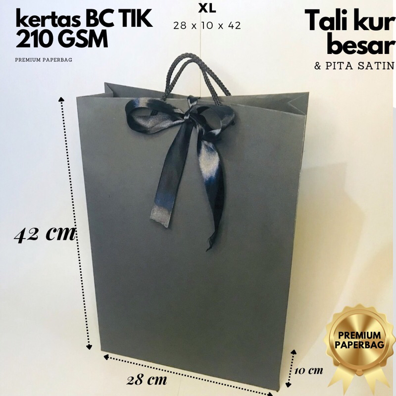 

Paperbag Premium Hitam Uk XL dan pita Elegan.Tas Kado,Hampers untuk Hadiah Spesial dan Acara Penting