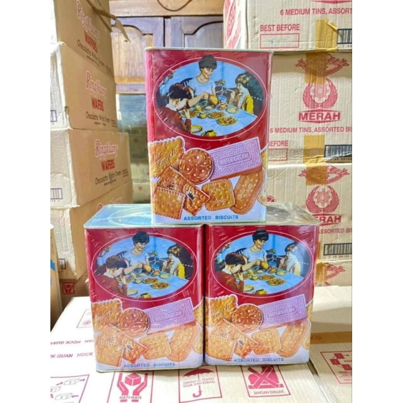 

Biskuit Kaleng Khong Guan 1.600 gram