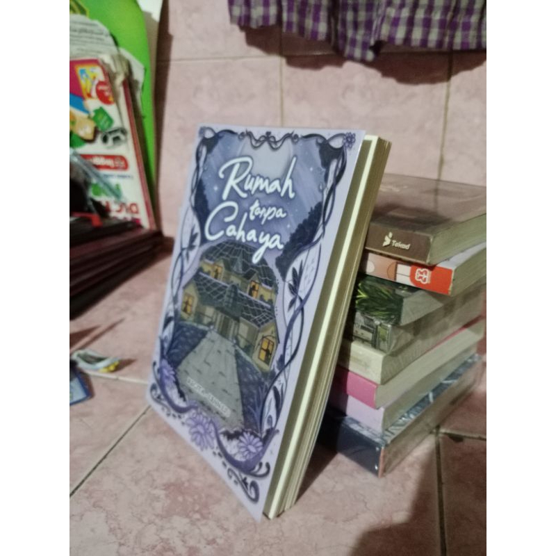 NOVEL PRELOVED RUMAH TANPA CAHAYA (BACA DESKRIPSI)